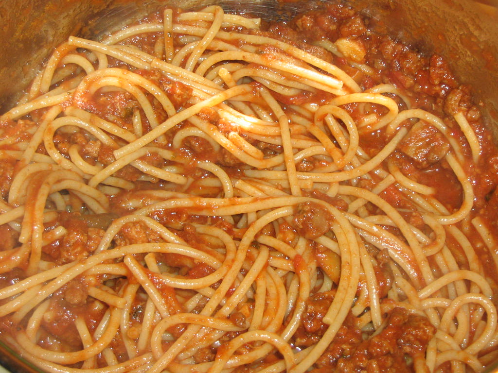 Spaghetti with Meat & Mushroom Sauce